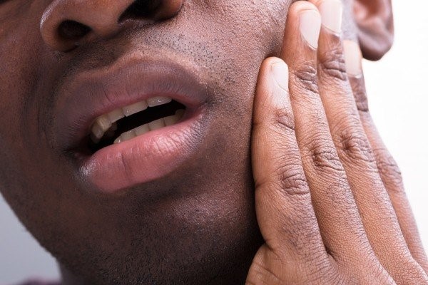 درد بعد از ایمپلنت دندان
