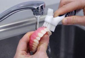 مشکلات با پروتزهای دندان مصنوعی