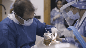 📌 چرا ما بهترین انتخاب در کلینیک ایمپلنت زعفرانیه هستیم؟